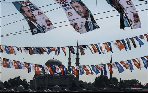 PREDSEDNIČKI IZBORI U TURSKOJ: ​Erdogan obećao "Narodne kafane" sa besplatnim čajem i kolačima